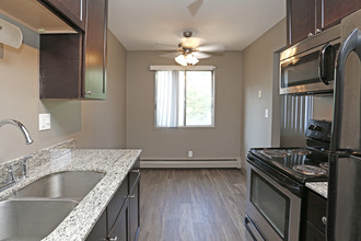 Cottage Terrace in St. Paul, MN - Building Photo - Interior Photo