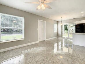 8111 30th Ave N in St. Petersburg, FL - Building Photo - Building Photo