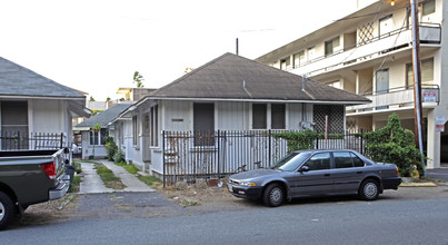 303 Wai Nani Way in Honolulu, HI - Building Photo - Building Photo