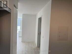 501 Yonge St in Toronto, ON - Building Photo - Building Photo