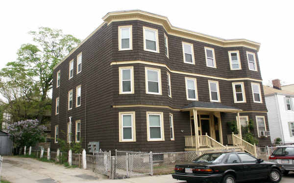 22-24 Hall St in Jamaica Plain, MA - Foto de edificio