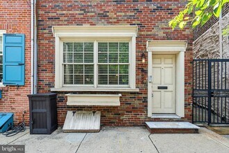 854 S Front St in Philadelphia, PA - Building Photo - Building Photo