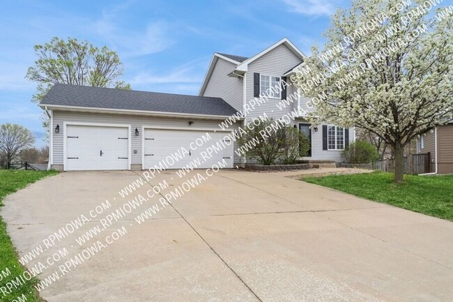 property at 2621 SW 35th St