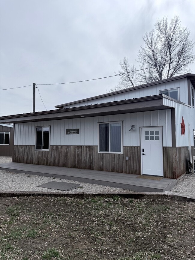 211 Fish Hatchery Rd in Hamilton, MT - Building Photo - Building Photo