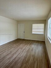 15 NW 70th St in Miami, FL - Building Photo - Building Photo