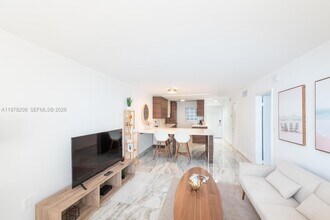 251 Galen Dr, Unit 115E in Key Biscayne, FL - Building Photo - Building Photo