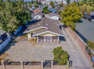 1880 Pacific St in Bakersfield, CA - Building Photo - Building Photo