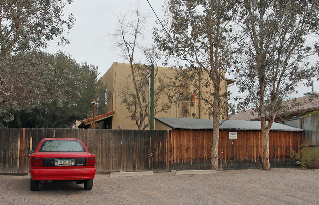 814 E 10th St in Tucson, AZ - Foto de edificio - Building Photo