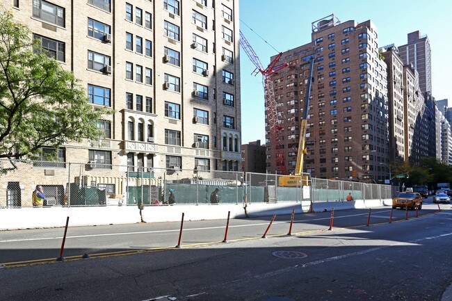 1379 Lexington Avenue in New York, NY - Foto de edificio - Building Photo