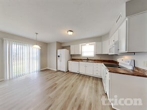 1485 Bluestem Dr in Greenwood, IN - Building Photo - Building Photo