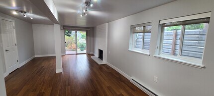 8011 12th Ave NE in Seattle, WA - Foto de edificio - Building Photo