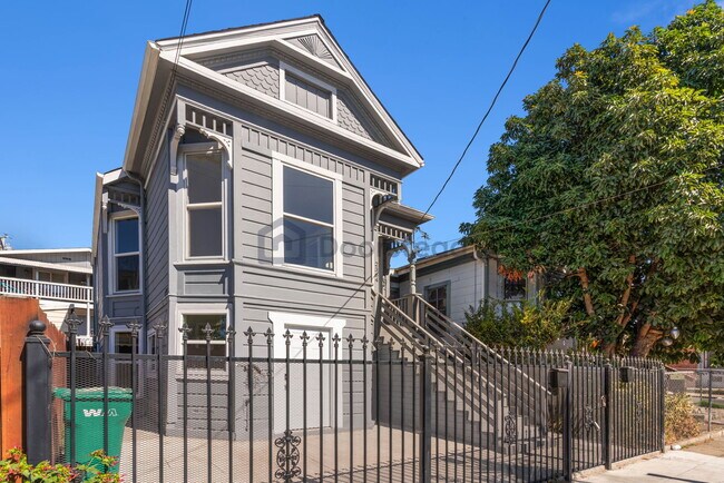 2364 E 16th St in Oakland, CA - Building Photo - Building Photo
