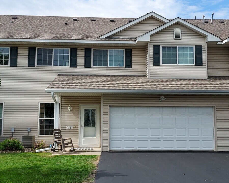 52 Bridgewater Trail in Hudson, WI - Building Photo
