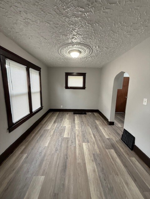 437 Bonnie Brae Ave SE in Warren, OH - Building Photo