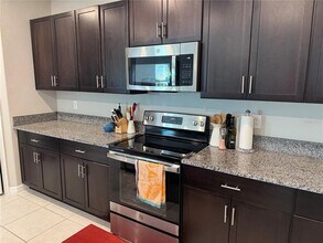 588 Royal Empress Dr in Ruskin, FL - Building Photo - Building Photo