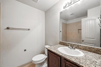 2353 Homewood Ln in Grand Prairie, TX - Foto de edificio - Building Photo