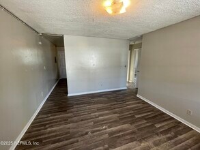 1624 W 36th St in Jacksonville, FL - Foto de edificio - Building Photo