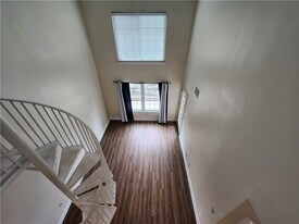 1074 Peachtree Walk NE in Atlanta, GA - Building Photo