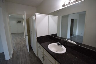 12255 Burbank Blvd, Unit 229 in Los Angeles, CA - Building Photo - Building Photo