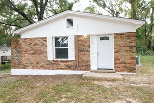 5523 Shell St in Pensacola, FL - Building Photo