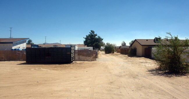 2 Bed 1 Bath apartment in Apple Valley in Apple Valley, CA - Building Photo - Building Photo