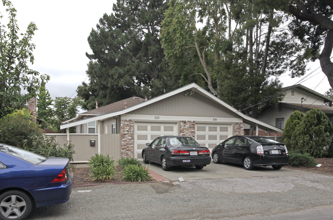 318-320 Roble Ave in Redwood City, CA - Building Photo