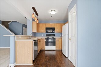 247 Cottonwood Creek Cir in Canton, GA - Foto de edificio - Building Photo