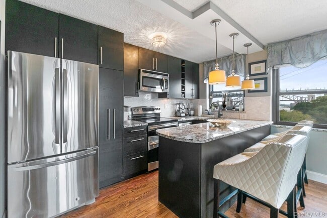 25-40-40 Shore Blvd in Queens, NY - Building Photo - Building Photo