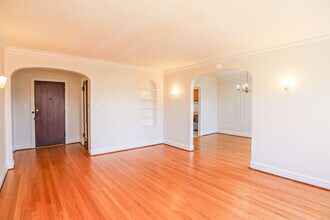 7443 N Claremont Ave in Chicago, IL - Building Photo - Building Photo