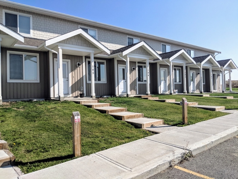 1617-1688 88 Ave in Dawson Creek, BC - Building Photo