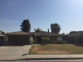 6200 Chester W Nimitz St in Bakersfield, CA - Building Photo