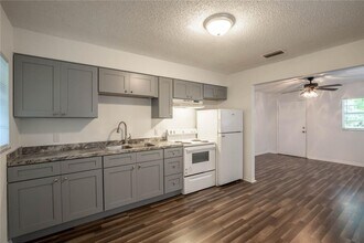 1118 Tuskegee St in Leesburg, FL - Building Photo - Building Photo