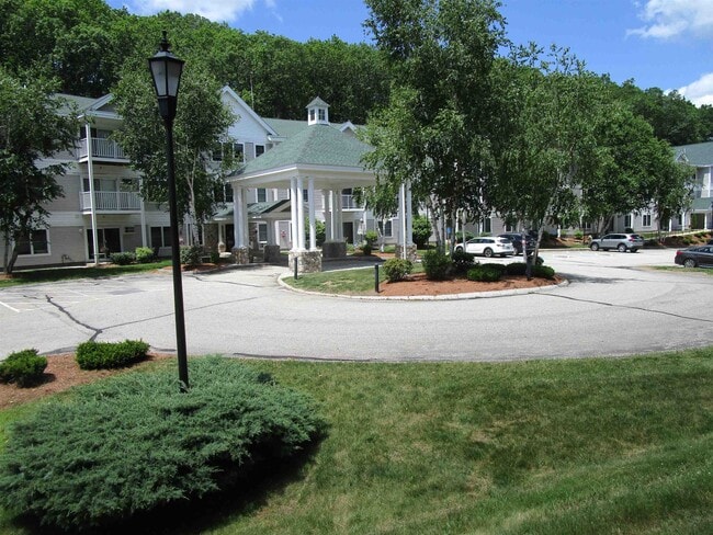 265 Edward J Roy Dr in Manchester, NH - Foto de edificio - Building Photo
