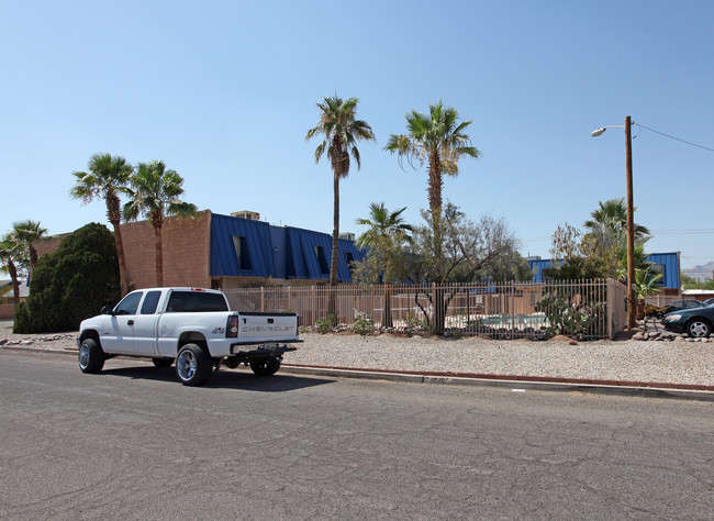 Crossroads Apartments in Tucson, AZ - Foto de edificio - Building Photo