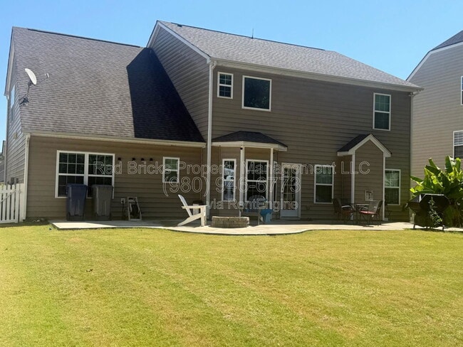 9294 Perseverance Dr in Harrisburg, NC - Foto de edificio - Building Photo