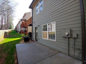 2918 Ashlyn Pointe Dr in Doraville, GA - Foto de edificio - Building Photo