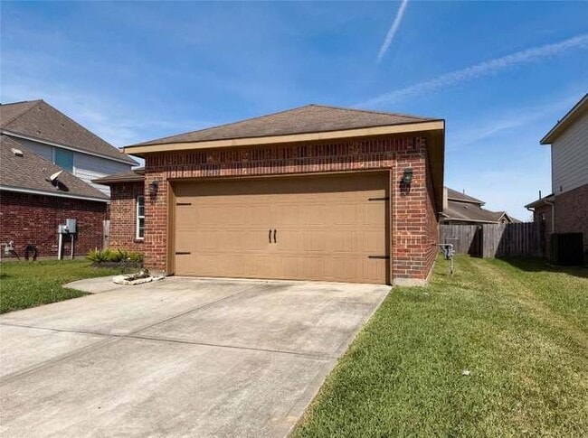 1038 Cash St in Alvin, TX - Building Photo - Building Photo