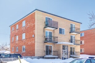 400 Lulli Rue in Laval, QC - Building Photo