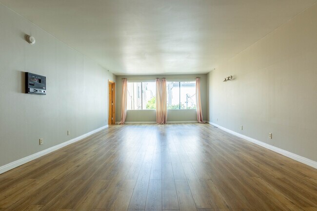 5125 Harold Way, Unit 202 in Los Angeles, CA - Foto de edificio - Building Photo