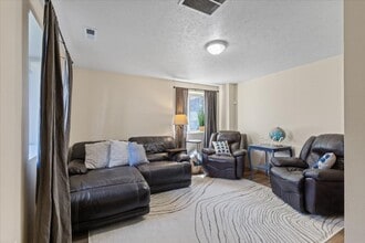 9308 North Mountain Lane in Spokane, WA - Building Photo - Building Photo