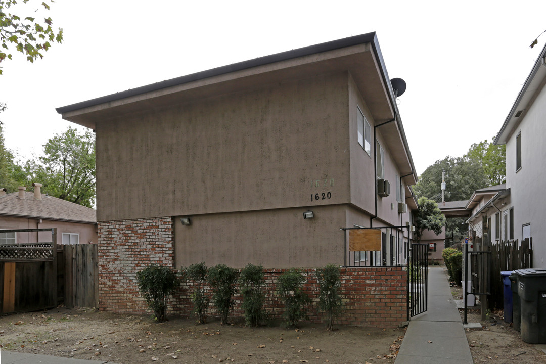 1620 U St in Sacramento, CA - Foto de edificio