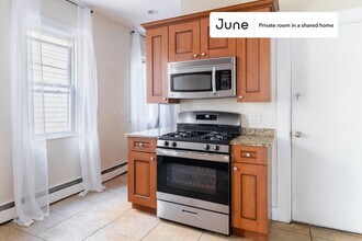 Room in Shared 5 bed/1 bath home, Unit D in Boston, MA - Foto de edificio - Building Photo