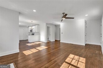 1271 Lorenzo Dr SW in Atlanta, GA - Building Photo - Building Photo