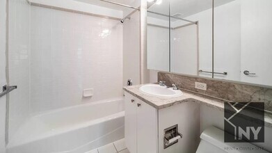 475 9th Ave, Unit 15E in New York, NY - Foto de edificio - Building Photo