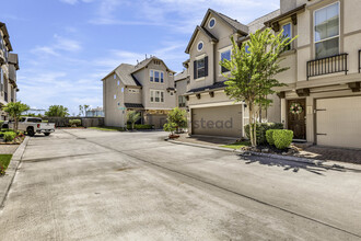1507 Peyton Oaks Pl in Houston, TX - Building Photo - Building Photo