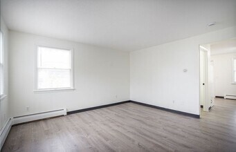 878 St James Ave in Springfield, MA - Building Photo - Building Photo