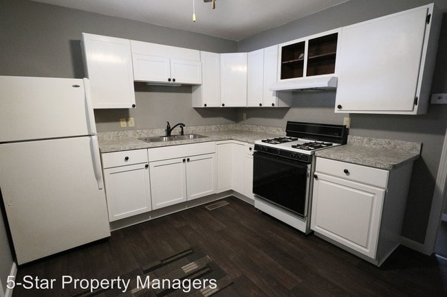 1403 E Lincoln Ave-Unit -Apt. 2 in Goshen, IN - Building Photo - Building Photo