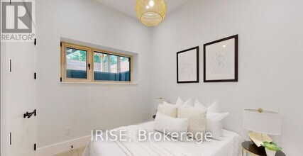 1B Marowyne Dr in Toronto, ON - Building Photo - Building Photo