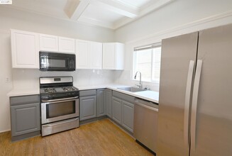 685 37th St in Oakland, CA - Building Photo - Building Photo