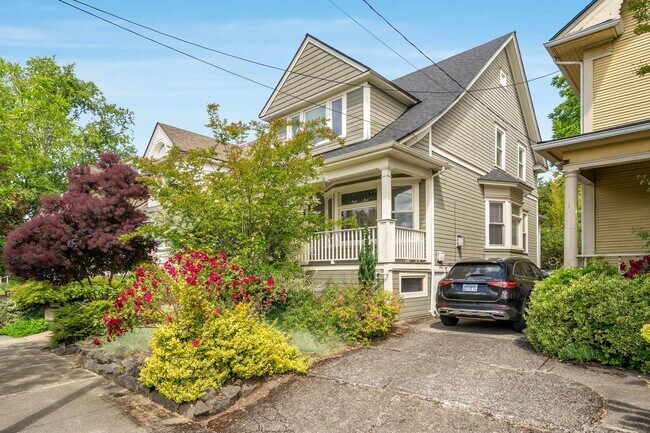 443 NE Thompson St in Portland, OR - Building Photo - Building Photo